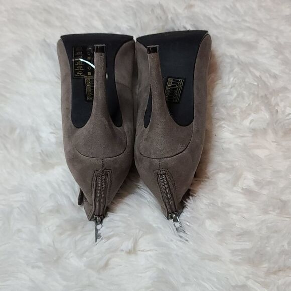 Forever 21 Faux Suede Grey Ankle Strap Heels - Picture 5 of 7